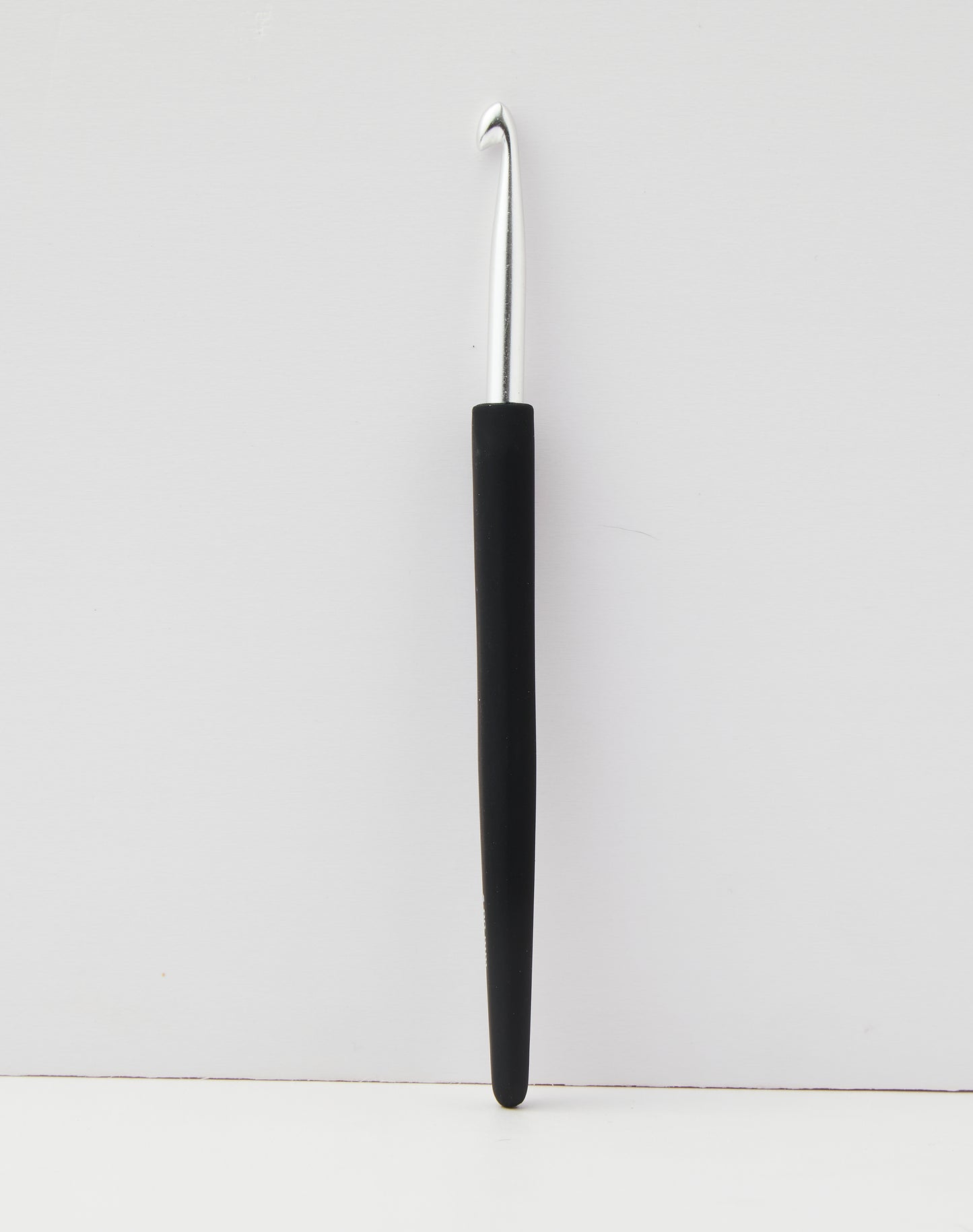KnitPro Aluminium vąšelis su juoda rankenėle 15cm (sidabrinės spalvos)